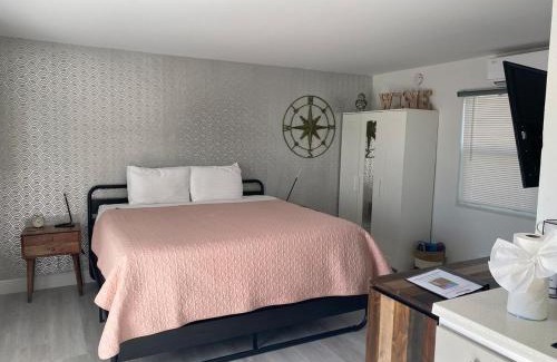 Lauderdale-by-the-Sea Apartment | 2 Min Walk To The Beach- Renovated King Studio #2