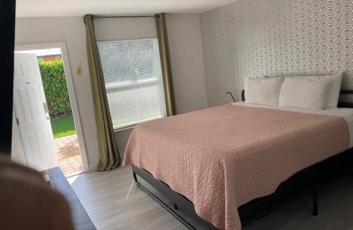 Lauderdale-by-the-Sea Apartment | 2 Min Walk To The Beach- Renovated King Studio #2