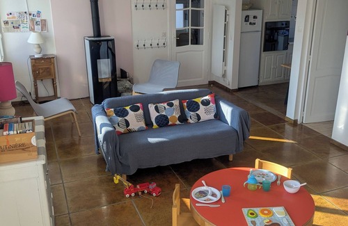 Avon House | 2 mins from the Château park gite Casableau Kidsfriendly family climber animaln
