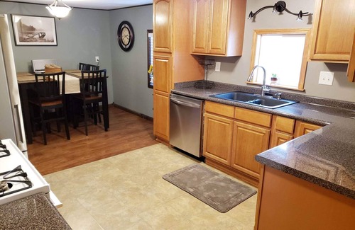 Watkins Glen House | 2 Mins. from Watkins Glen Racetrack & Central to FLX Wine Trail touring.