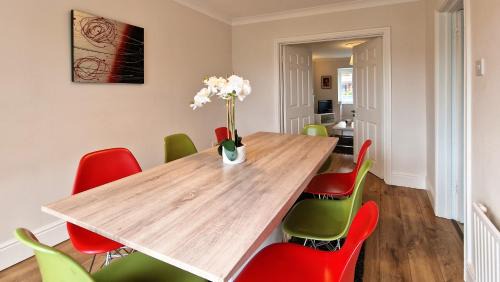 Leopardstown House | 2 minute walk to LUAS (tram)