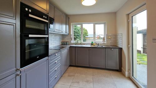 Leopardstown House | 2 minute walk to LUAS (tram)