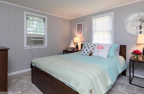 York Harbor House | 2 minute walk to York's Long Sands Beach!