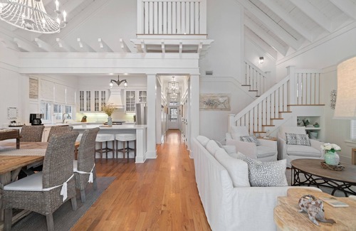 Watercolor House | 2 minute walk to the Beach. Private Heated Pool. New 2024 6 Seater Golf Cart.