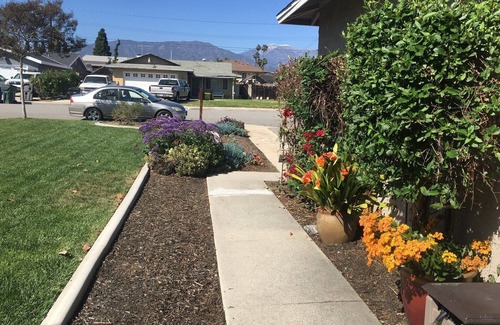 San Bernardino County House | 2 minutes drive to downtown Claremont. Walking distance to Restaurants and Shops