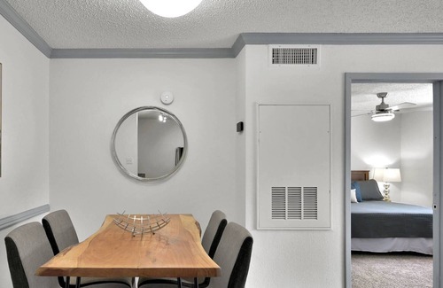 Webster Apartment | 2 Minutes to I-45|Central Location|Community Pool|Private Balcony|Laundry Facility|Fitness Center