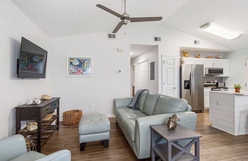 Treasure Cove House | 2 Minutes Toes in Sand - Beach - Lagoon - Sunsets - Sugary Sands - Emerald Water