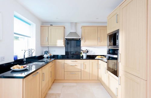 Lusty Glaze Ski Chalet | 2 minutes walk from 2 fabulous beaches