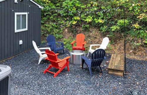 New Market House | 2 Modern Cabins Hot Tub, Fire Pit, Grill, & Wifi