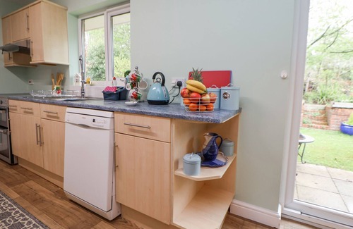 Chirk Cottage | 2 MOUNTAIN VIEW, pet friendly, with hot tub in Chirk