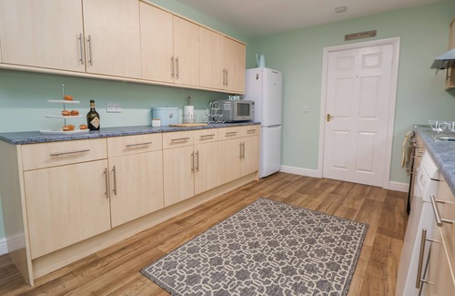 Chirk Cottage | 2 MOUNTAIN VIEW, pet friendly, with hot tub in Chirk