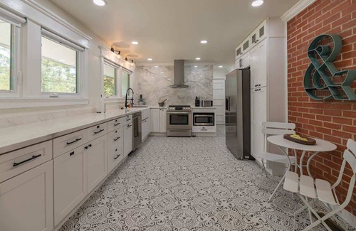 West Southern Pines House | 2 Mstr King Suites Lux Kitchen Games Location