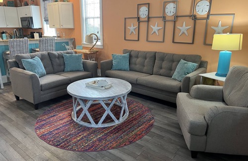 Port St. Joe Cottage | 2-night min for scallop season! Steps to the pool and short drive to the beach!