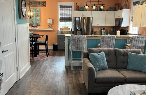 Port St. Joe Cottage | 2-night min for scallop season! Steps to the pool and short drive to the beach!