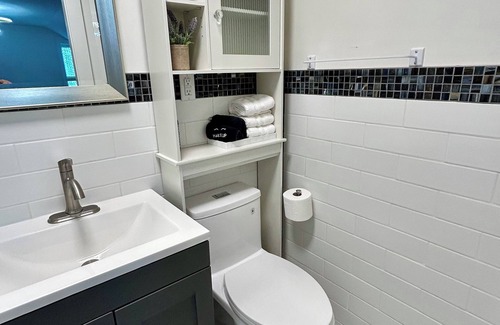 Southeast Kelowna House | 2 Non-Interconnecting Suites + Heated Salt Pool/HotTub
