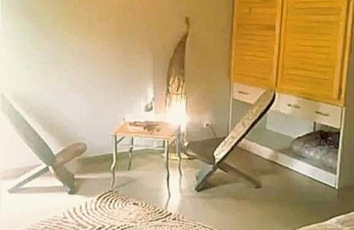 Ziguinchor Bed & Breakfast | 2 oceanfront guest rooms, 5 people, pool, smokers& pets OK
