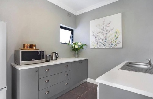 Lakeside House | 2 On Lismore Guesthouse 12