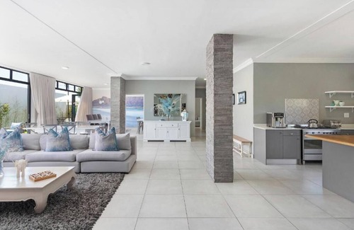 Lakeside House | 2 On Lismore Guesthouse 12