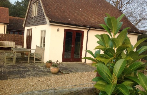 Midhurst Cottage | 2 (or 3) Bedroom self catering cottage in a quiet location with stunning views