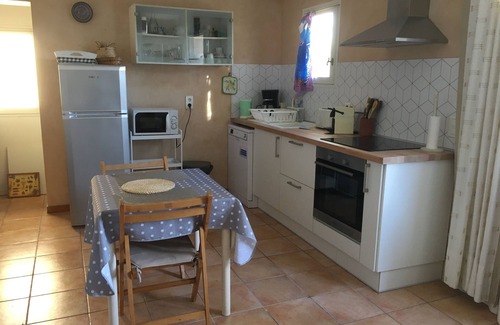 Beaumes-de-Venise Cottage | 2 or 3 people in Provence. Happy.