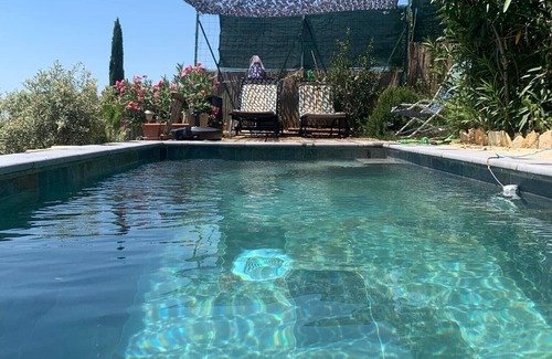 Beaumes-de-Venise Cottage | 2 or 3 people in Provence. Happy.