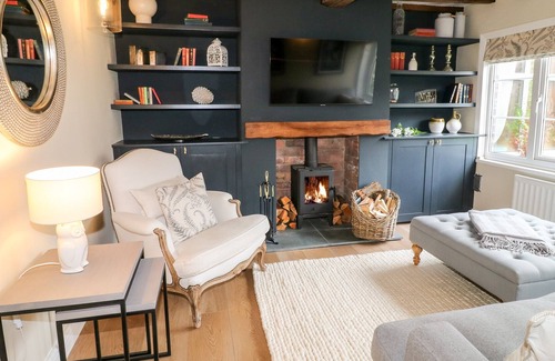 Orston Cottage | 2 PAILING COTTAGES, family friendly, with open fire in Aslockton