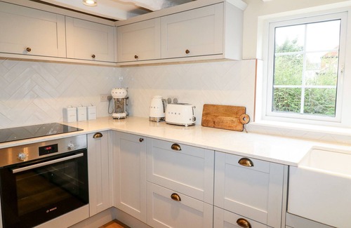 Orston Cottage | 2 PAILING COTTAGES, family friendly, with open fire in Aslockton