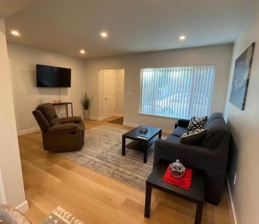 Palo Alto Apartment | 2 Palo Alto - Fully Furnished, AC, Private, Parking & Laundry
