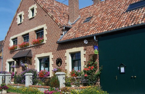 Blessy Cottage | 2-person gîte "La Maison de Arya" with jacuzzi and pool access