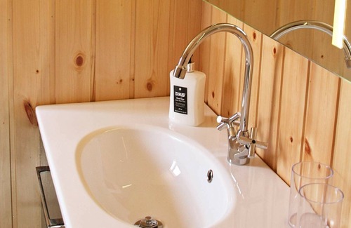 Vestvagøy Apartment | 2 person holiday home in Gravdal