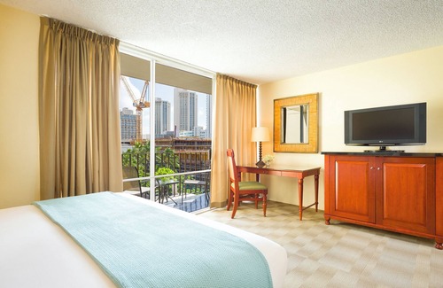 Waikiki Hotel | 2 Pet-Friendly One King with Kitchen Near Island Adventures