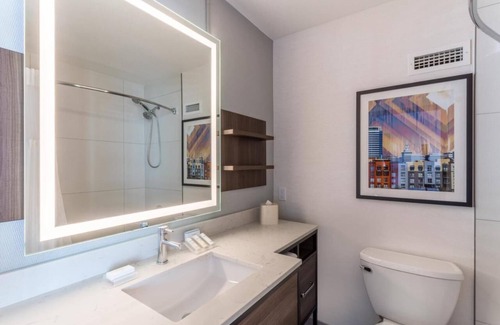 Emeryville Hotel | 2 Pet-friendly Units, Onsite Parking! Short Drive to Berkeley Community Theater