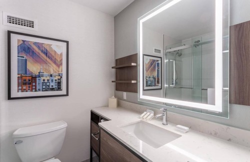 Emeryville Hotel | 2 Pet-friendly Units, Onsite Parking! Short Drive to Berkeley Community Theater