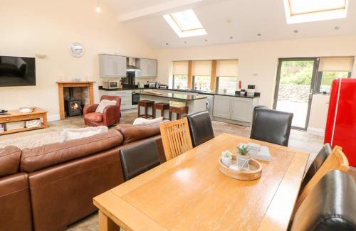 Hollow Meadows House | 2 Pheasant Lane