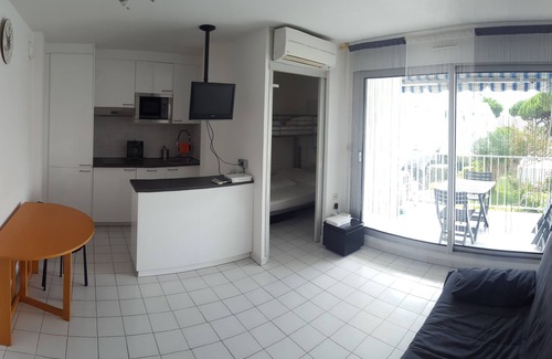 La Petite Motte Apartment | 2 pieces The Golden Cypress