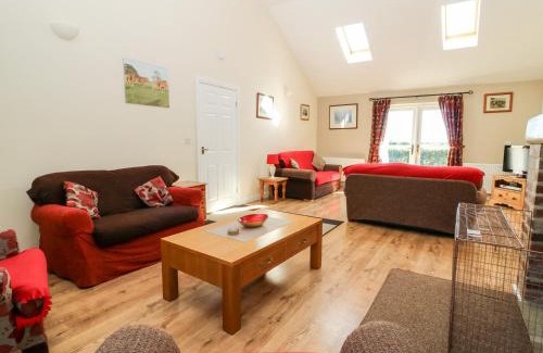 Ryther House | 2 Pines Farm Cottages