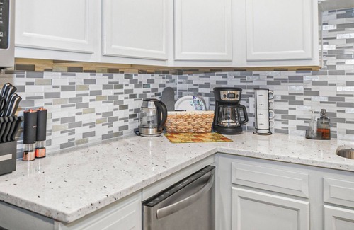 Hanahan House | 2 Private Balconies ° Fire Place ° BBQ