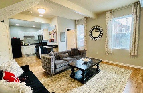 Central Northside House | 2 Private Parking Spaces-23 Min Walk to Acrisure+3BR/3 Baths