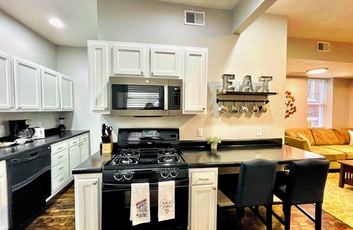 Central Northside House | 2 Private Parking Spaces-23 Min Walk to Acrisure+3BR/3 Baths