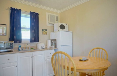 Summerside Apartment | (2) Private Queen Suite at Green Acres Summerside