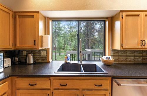 Sunriver House | 2 Quail Home Private Hot Tub, Steps from SHARC and short walk to the Sunriver Village by RedAwning