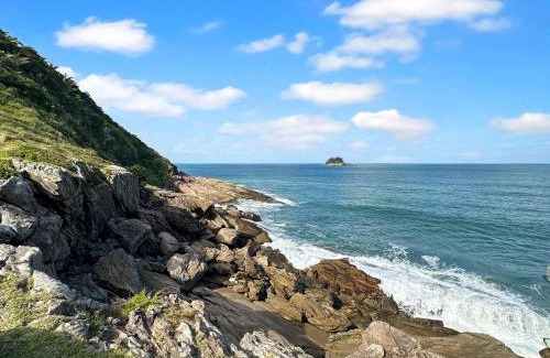 Guaruja House | 2 quartos - 200m do mar - Jacuzzi - AC - Churrasqueira