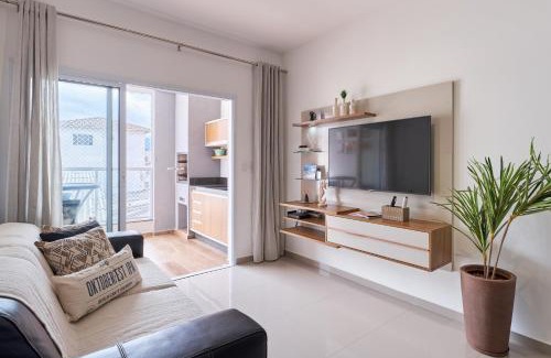 Centro Apartment | 2 QUARTOS com Churrasqueira na Varanda, Piscina, Garagem interna, WiFi 500mbps, Ar Condicionado e Telas de Proteção