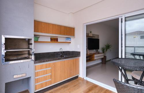 Centro Apartment | 2 QUARTOS com Churrasqueira na Varanda, Piscina, Garagem interna, WiFi 500mbps, Ar Condicionado e Telas de Proteção