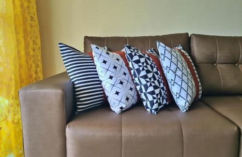 Porto das Dunas Apartment | 2 QUARTOS em CONDOMÍNIO TRANQUILO com PISCINA Estacionamento coberto – PARQUINHO para CRIANCAS - Cozinha Completa, VENTILADO, nascente, AR CONDICIONADO – 800m da praia do PORTO DAS DUNAS e BEACH PARQUE - Ceará