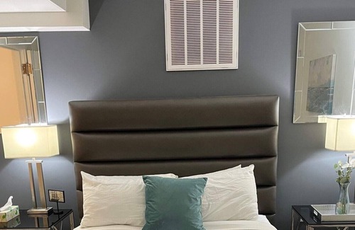Downtown Jackson Apartment | 2 Queen Bed Loft Summ