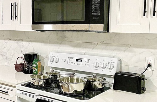 Westbury House | 2 Queen Beds, full kitchen, and wireless phone chargers in a cozy, spacious apt