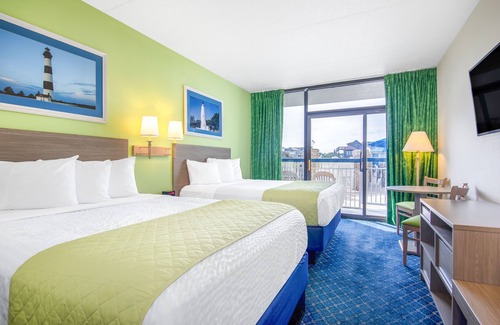 Kill Devil Hills Hotel | 2 Queen Beds Guestroom with Pool View