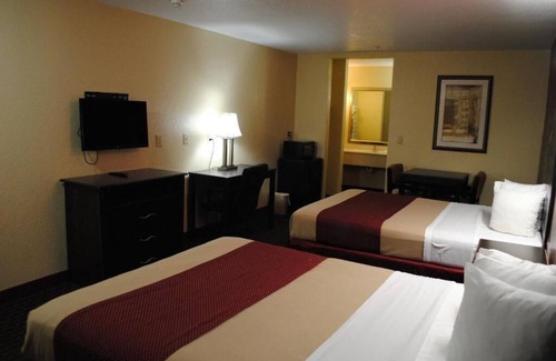 Fort Worth Hotel | 2 Queen Beds Stay, Scottish Inns Fort Worth, Laundry Facilities, Spacious Rooms