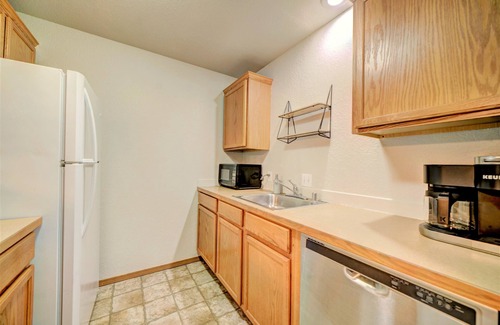 Picnic Point-North Lynnwood Condo | 2 Queen Beds With Memory Foam Mattresses.